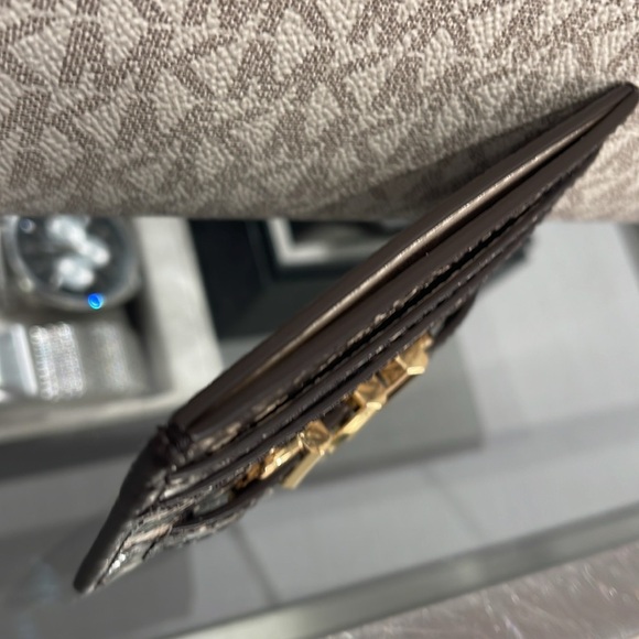 MICHAEL KORS
Reed Large Snakeskin Python Pattern Card Holder Case
NWT - Picture 13 of 16